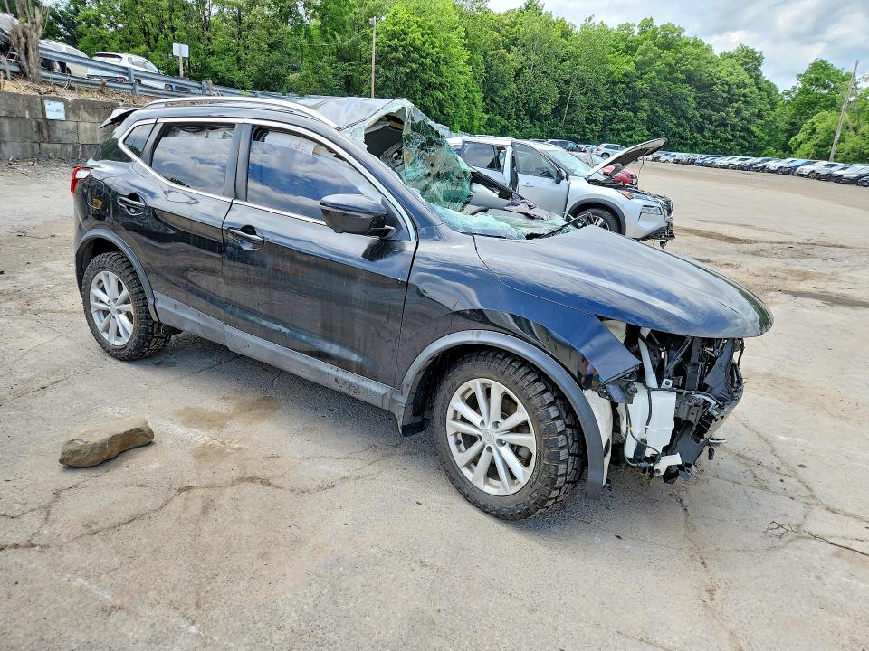 56893886 :رقم المزاد ، JN1BJ1CRXJW210791 vin ، 2018 Nissan Rogue Sport مزاد بيع