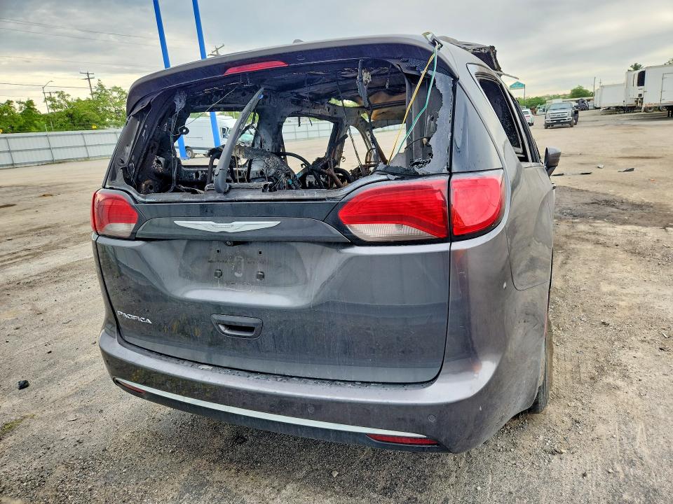 58394746 :رقم المزاد ، 2C4RC1BG7HR598359 vin ، 2017 Chrysler Pacifica مزاد بيع