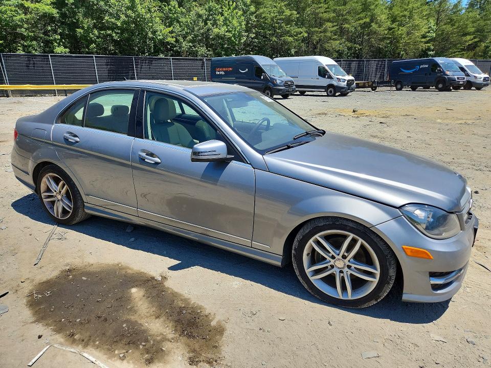 56120196 :رقم المزاد ، WDDGF8BB5CA692027 vin ، 2012 Mercedes-benz C مزاد بيع