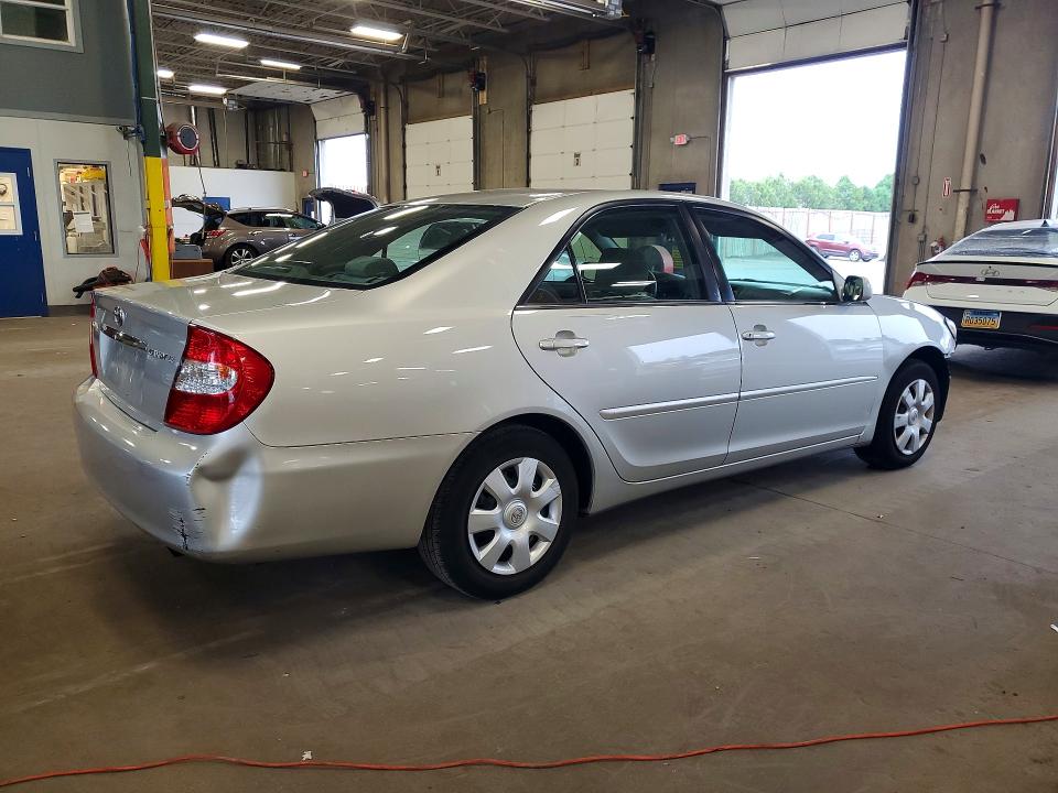 57215976 :رقم المزاد ، 4T1BE32K82U076907 vin ، 2002 Toyota Camry مزاد بيع