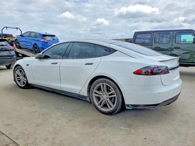 2015 Tesla Model S მანქანა იყიდება აუქციონზე, vin: 5YJSA1S20FF097656, აუქციონის ნომერი: 55463756