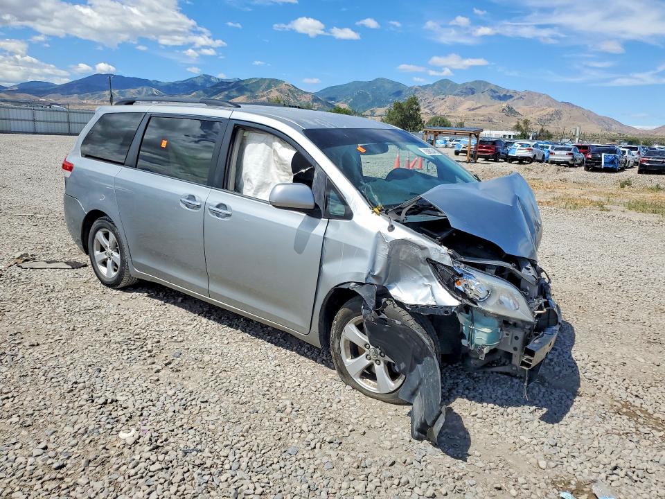 2011 Toyota Sienna მანქანა იყიდება აუქციონზე, vin: 5TDKK3DC0BS097550, აუქციონის ნომერი: 85603485