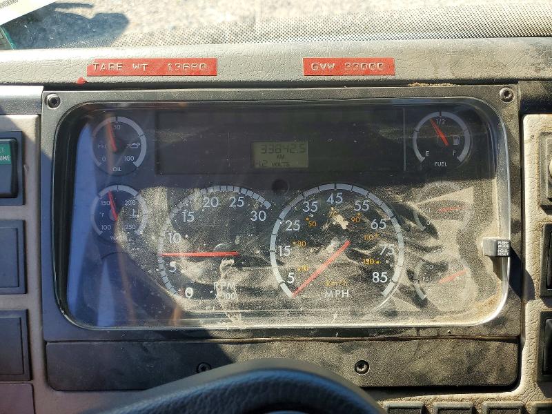 58889726 :رقم المزاد ، 1FVABTCS43HK35413 vin ، 2003 Freightliner Medium Conventional مزاد بيع