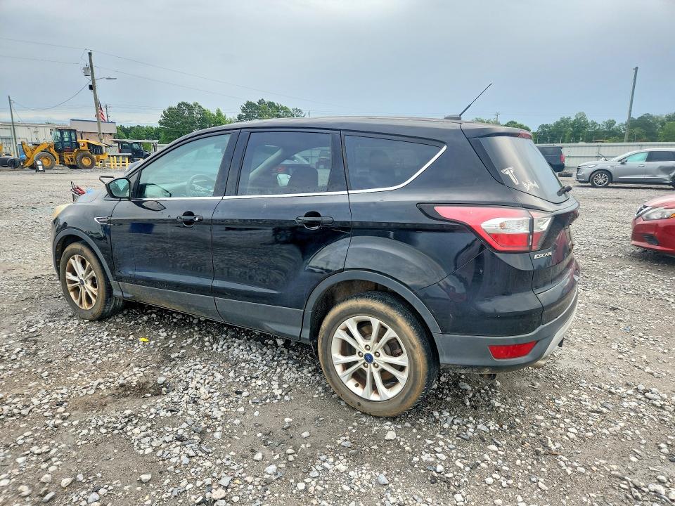 57764176 :رقم المزاد ، 1FMCU0GD6HUD10180 vin ، 2017 Ford Escape مزاد بيع