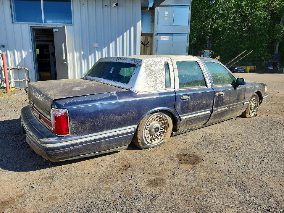 1996 Lincoln Town Car მანქანა იყიდება აუქციონზე, vin: 1LNLM81W5TY731169, აუქციონის ნომერი: 53219366