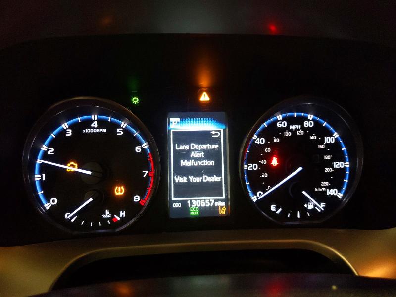 Продаж на аукціоні авто 2017 Toyota Rav4, vin: JTMZFREVXHJ711032, номер лоту: 57776486