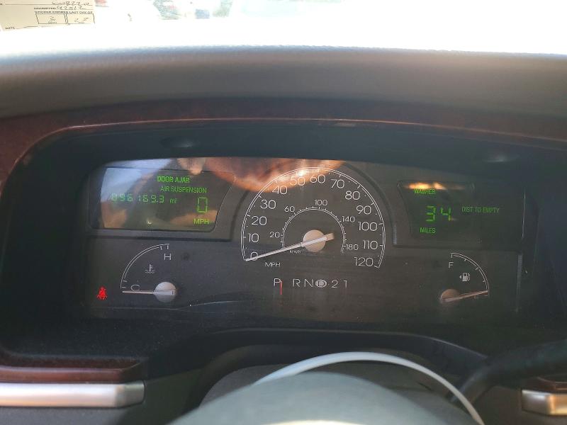 2003 Lincoln Town Car მანქანა იყიდება აუქციონზე, vin: 1LNHM83W73Y608220, აუქციონის ნომერი: 56494046