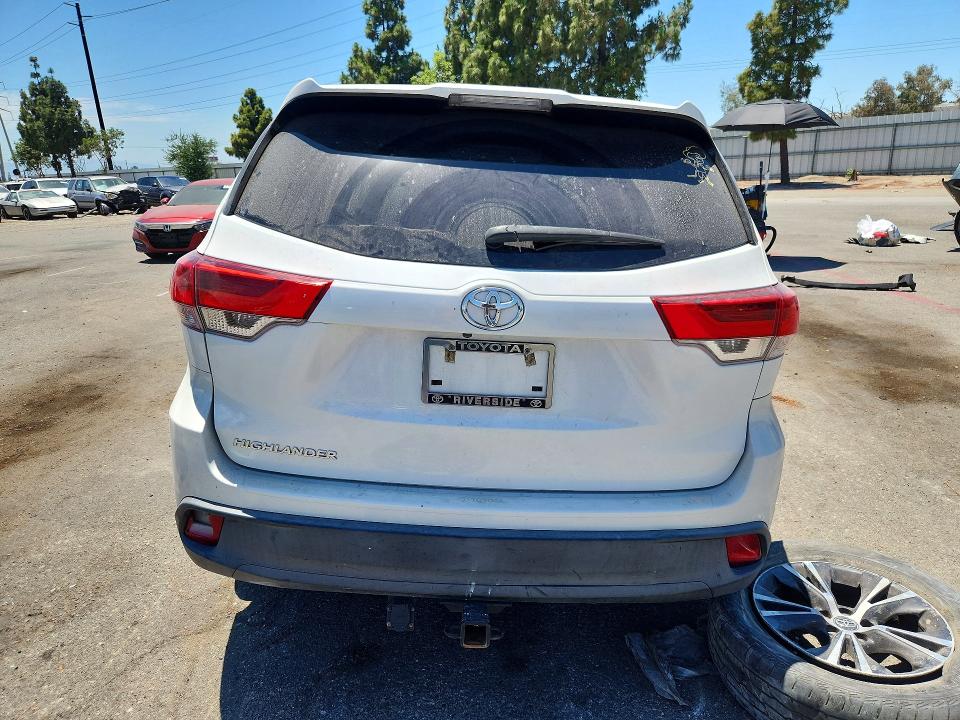 Продаж на аукціоні авто 2018 Toyota Highlander, vin: 5TDZZRFH9JS251239, номер лоту: 57253456
