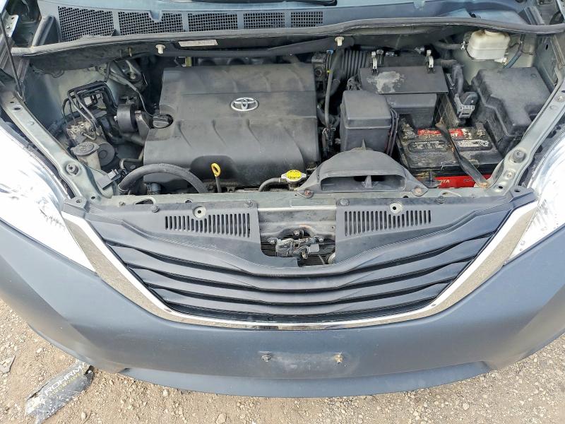 58924766 :رقم المزاد ، 5TDYK3DC8DS336985 vin ، 2013 Toyota Sienna مزاد بيع