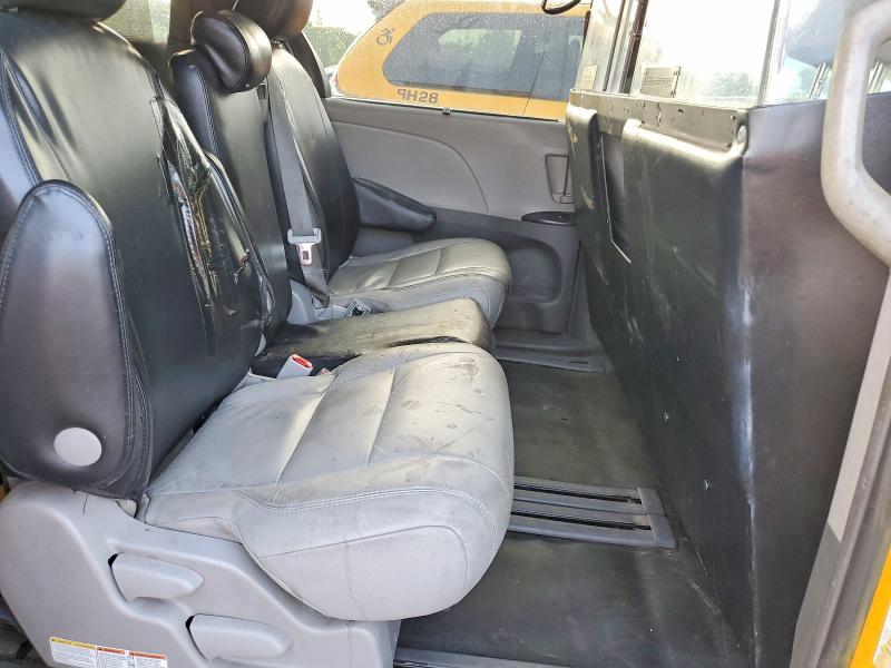 Продажа на аукционе авто 2017 Toyota Sienna, vin: 5TDKZ3DCXHS877415, номер лота: 57138186