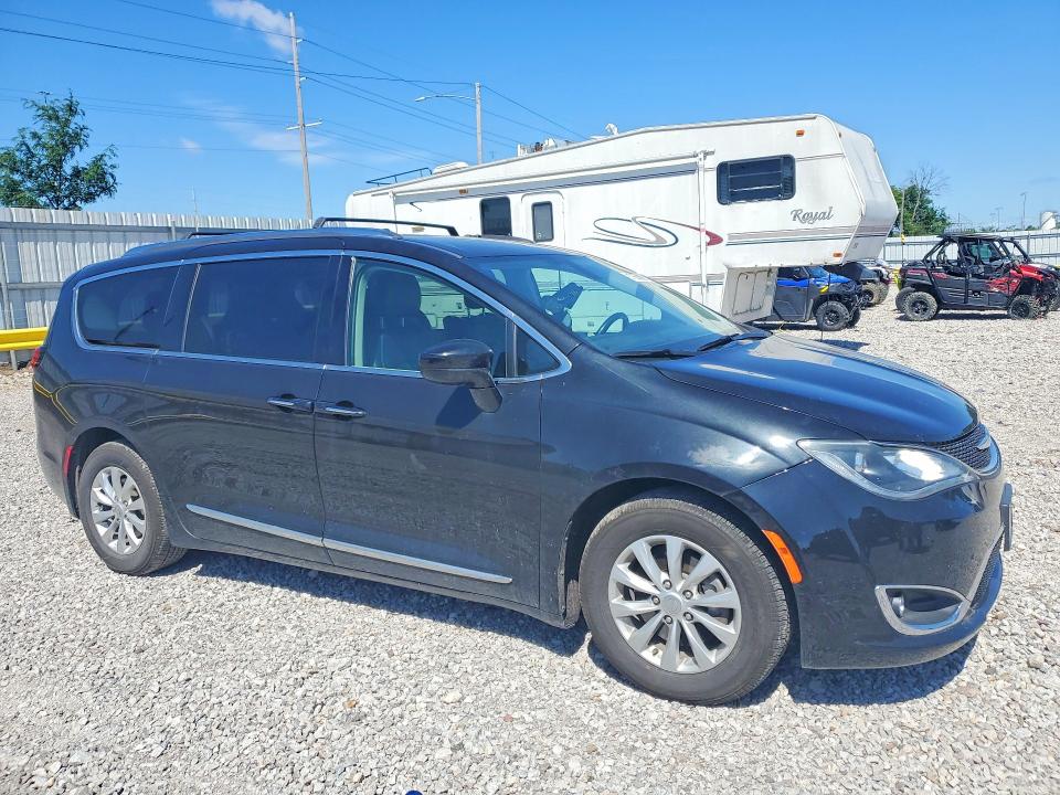 57656856 :رقم المزاد ، 2C4RC1EG9JR228497 vin ، 2018 Chrysler Pacifica مزاد بيع
