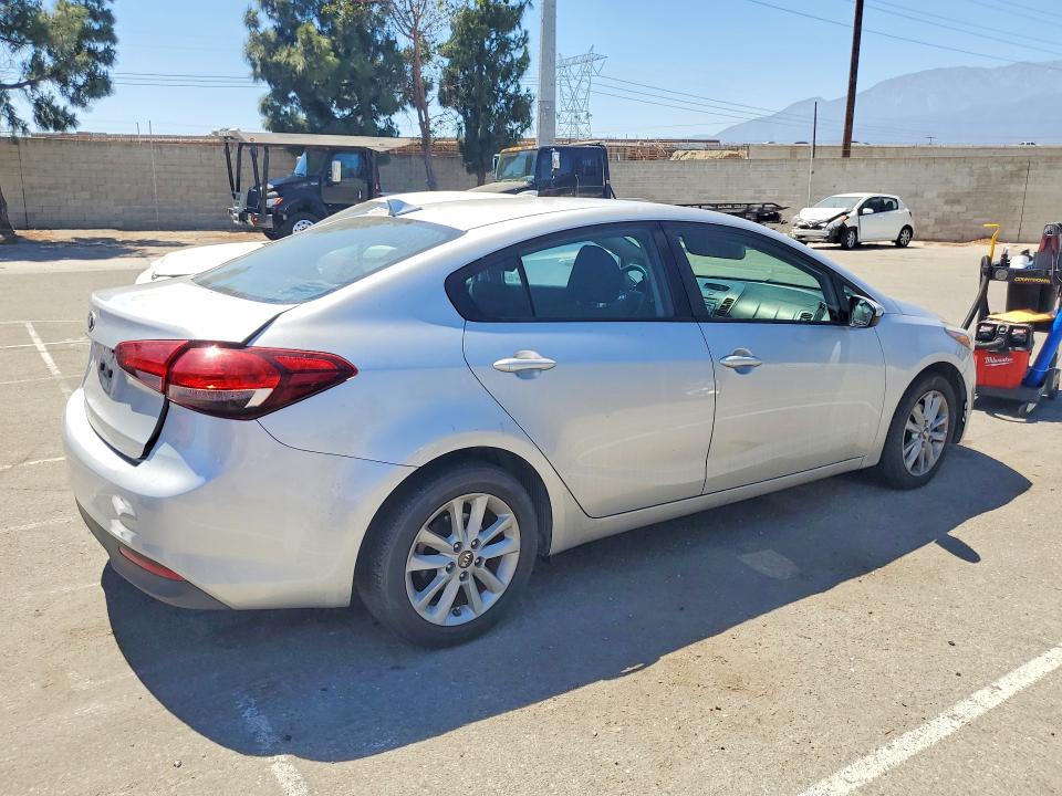 57024486 :رقم المزاد ، 3KPFL4A73HE116915 vin ، 2017 Kia Forte مزاد بيع