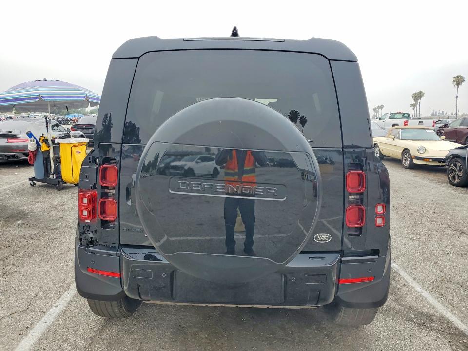 56087116 :رقم المزاد ، SALE9EEU3L2021298 vin ، 2020 Land Rover Defender مزاد بيع