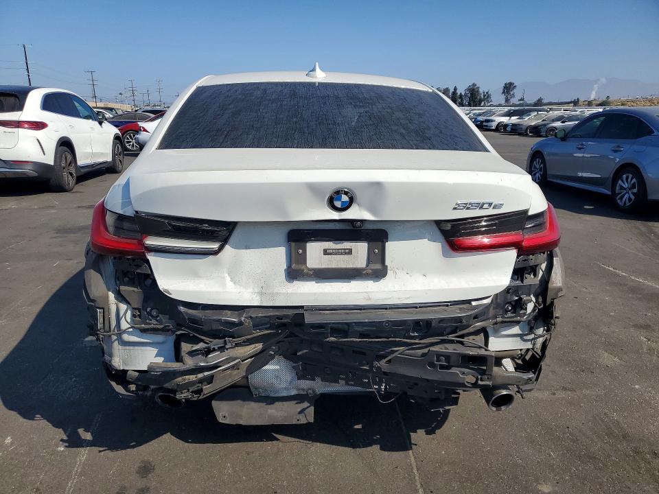 58133616 :رقم المزاد ، 3MW5P7J01M8C11435 vin ، 2021 Bmw 330e مزاد بيع