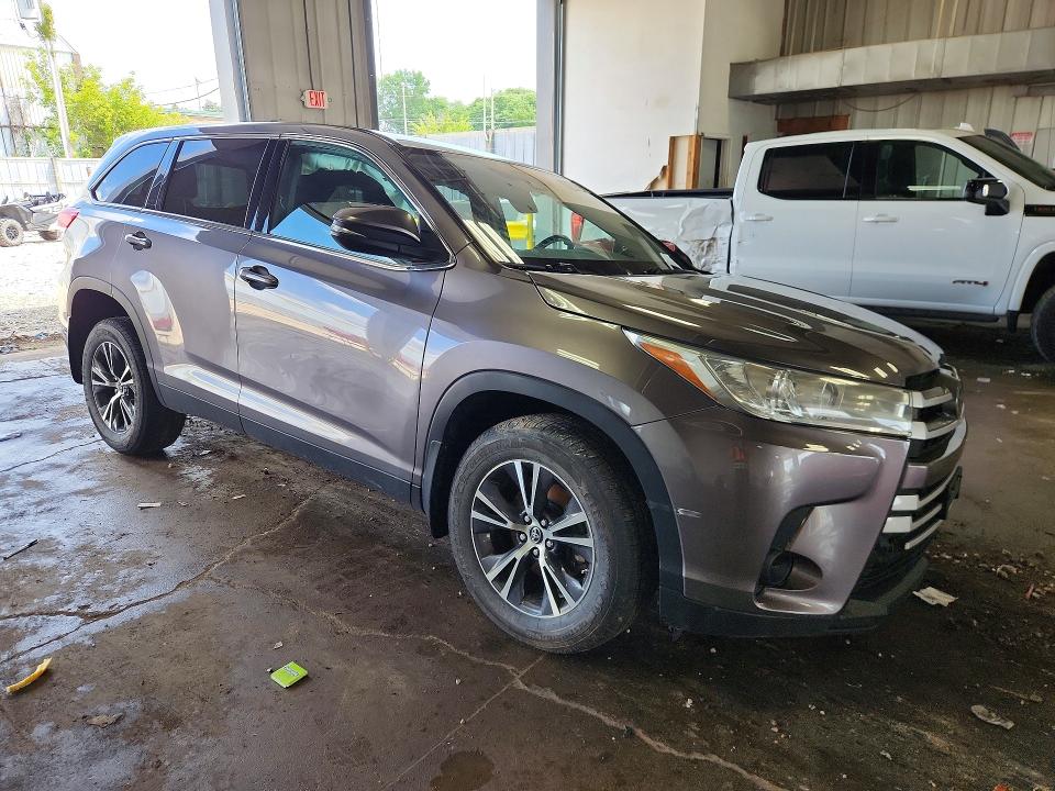59079766 :رقم المزاد ، 5TDBZRFH3KS977777 vin ، 2019 Toyota Highlander مزاد بيع