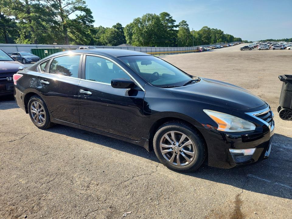 2015 Nissan Altima მანქანა იყიდება აუქციონზე, vin: 1N4AL3AP9FN916573, აუქციონის ნომერი: 59187416