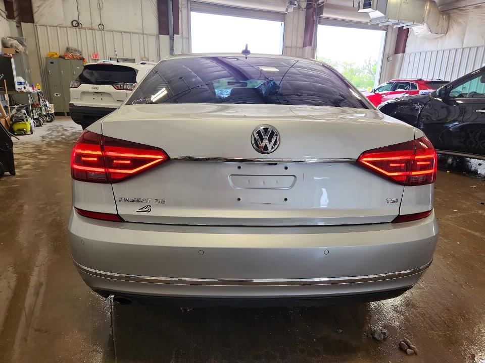 56501986 :رقم المزاد ، 1VWBA7A35JC040319 vin ، 2018 Volkswagen Passat مزاد بيع
