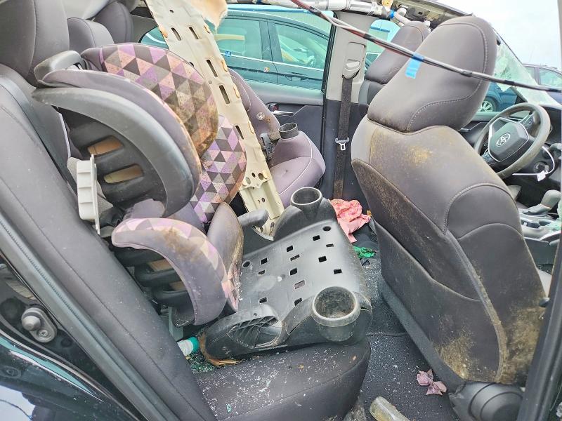 56411456 :رقم المزاد ، 4T1C11AK0NU633030 vin ، 2022 Toyota Camry مزاد بيع