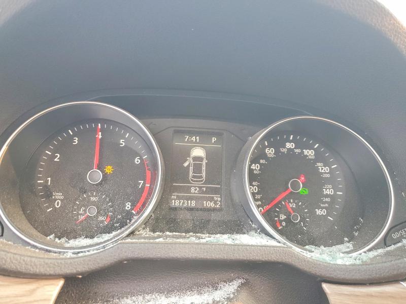 58611446 :رقم المزاد ، 1VWBA7A33JC002703 vin ، 2018 Volkswagen Passat مزاد بيع