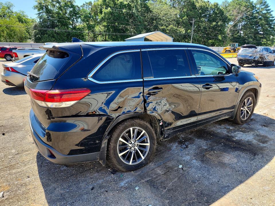 2018 Toyota Highlander მანქანა იყიდება აუქციონზე, vin: 5TDJZRFH2JS830716, აუქციონის ნომერი: 56809046
