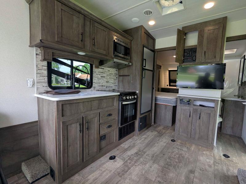 Продажа на аукционе авто 2021 Forest River Shockwave Toy Hauler, vin: 4X4TSHZ22ME005892, номер лота: 56056266