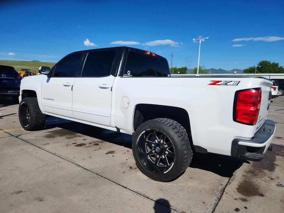 Продажа на аукционе авто 2018 Chevrolet Silverado, vin: 3GCUKREC4JG295183, номер лота: 55607996