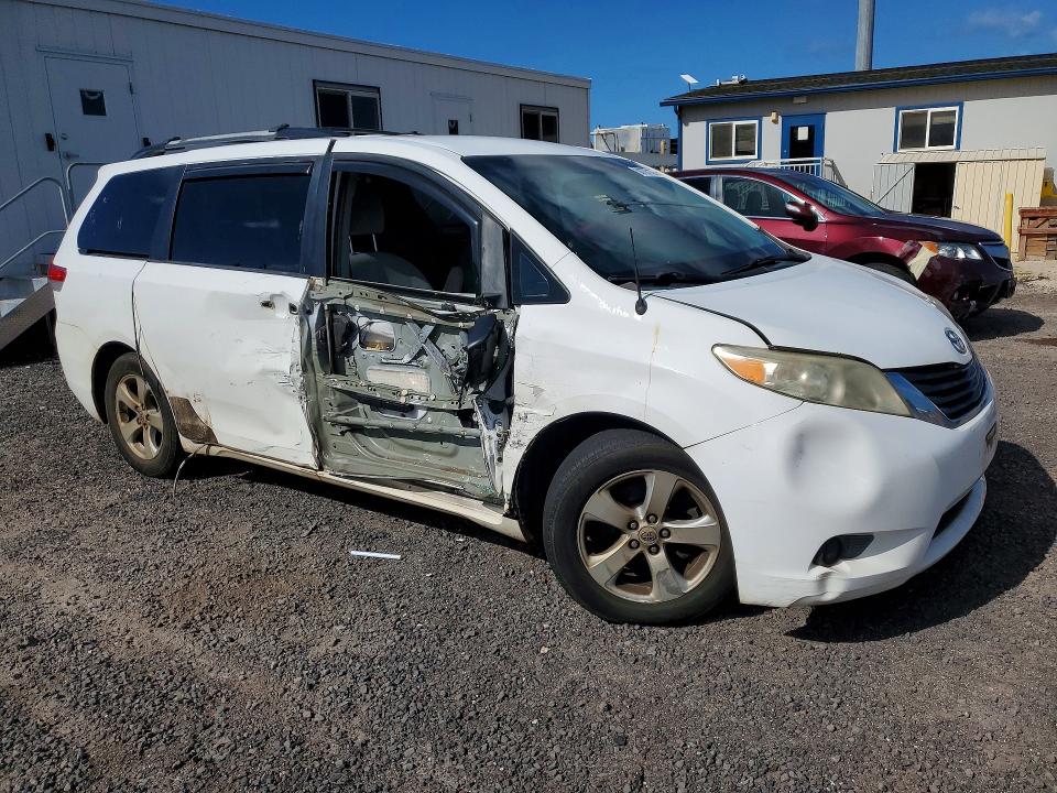 58797136 :رقم المزاد ، 5TDKK3DC1BS119801 vin ، 2011 Toyota Sienna مزاد بيع