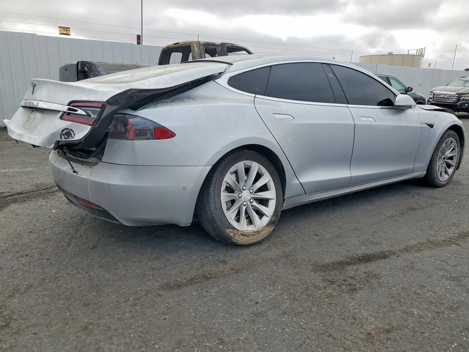 2018 Tesla Model S მანქანა იყიდება აუქციონზე, vin: 5YJSA1E23JF256805, აუქციონის ნომერი: 58753846