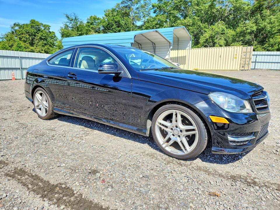 2015 Mercedes-benz C მანქანა იყიდება აუქციონზე, vin: WDDGJ4HB3FG431561, აუქციონის ნომერი: 57384616