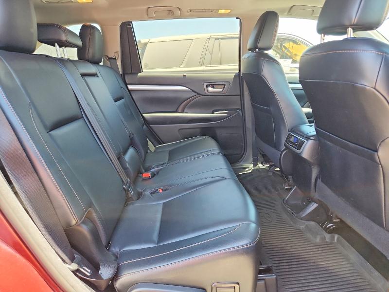 58413366 :رقم المزاد ، 5TDKZRFH8JS275629 vin ، 2018 Toyota Highlander مزاد بيع