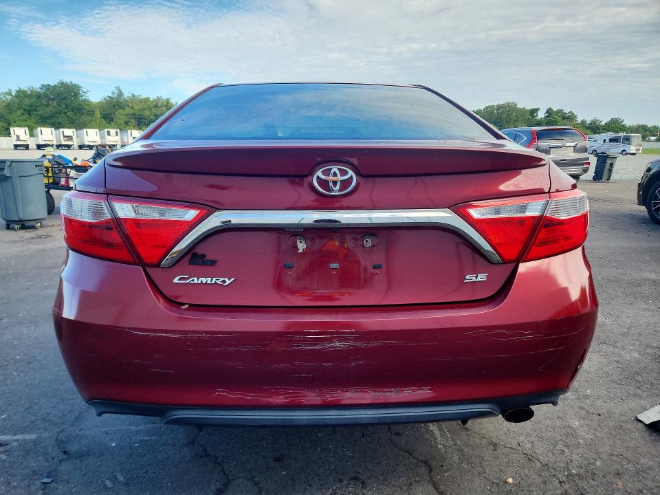 57233476 :رقم المزاد ، 4T1BF1FK3HU641875 vin ، 2017 Toyota Camry مزاد بيع