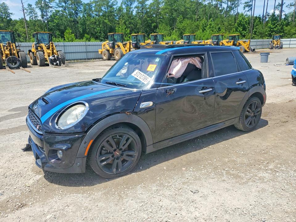 57212766 :رقم المزاد ، WMWXU3C56J2F51549 vin ، 2018 Mini Cooper مزاد بيع