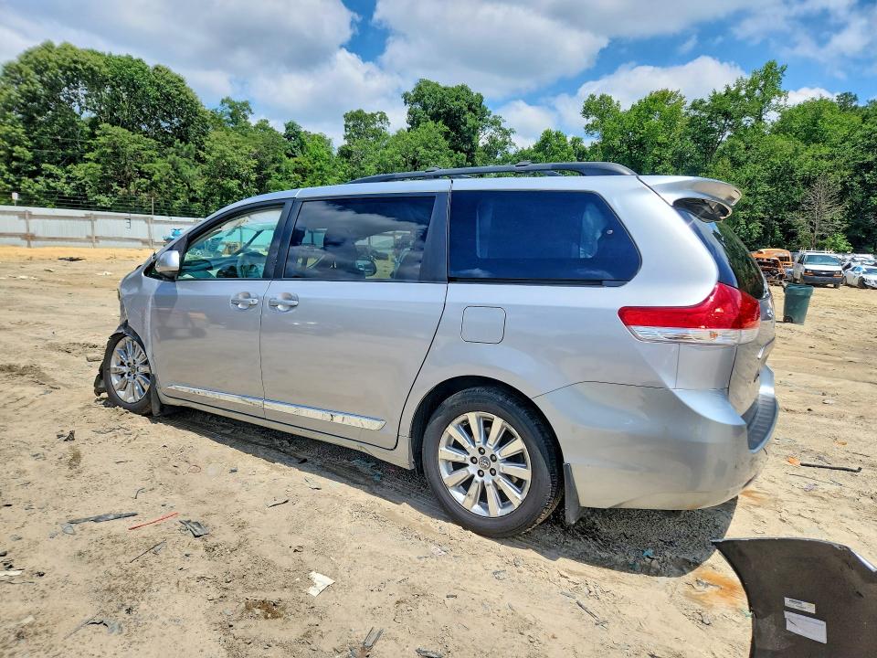 74513425 :رقم المزاد ، 5TDJK3DC5BS019552 vin ، 2011 Toyota Sienna مزاد بيع