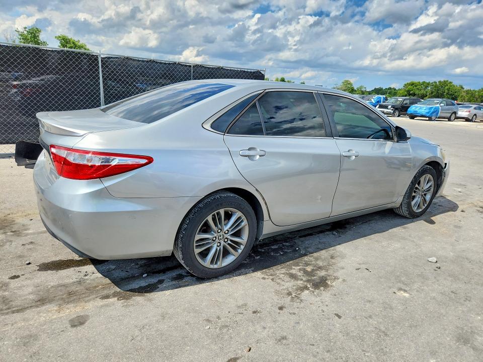 57175806 :رقم المزاد ، 4T1BF1FK3FU895194 vin ، 2015 Toyota Camry مزاد بيع