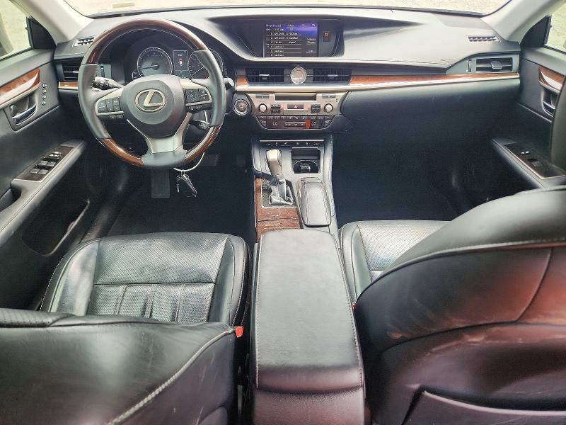 57551876 :رقم المزاد ، 58ABK1GG7JU100252 vin ، 2018 Lexus Es مزاد بيع