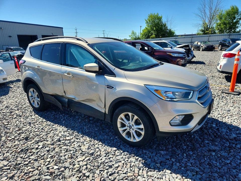 57852686 :رقم المزاد ، 1FMCU9GD9JUA97817 vin ، 2018 Ford Escape مزاد بيع