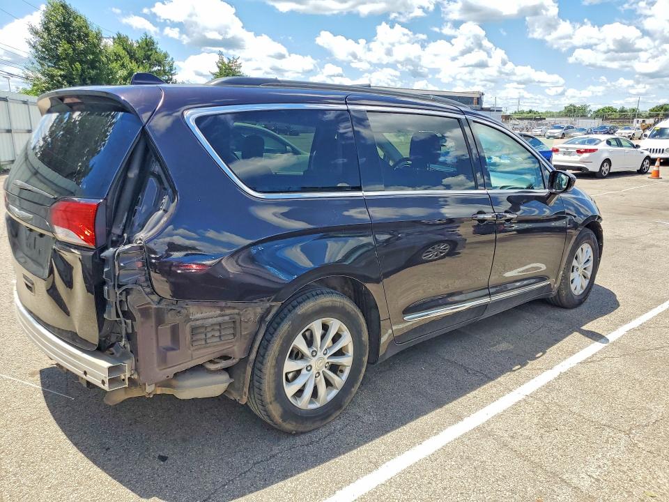 Продажа на аукционе авто 2017 Chrysler Pacifica, vin: 2C4RC1BG0HR583900, номер лота: 57521726