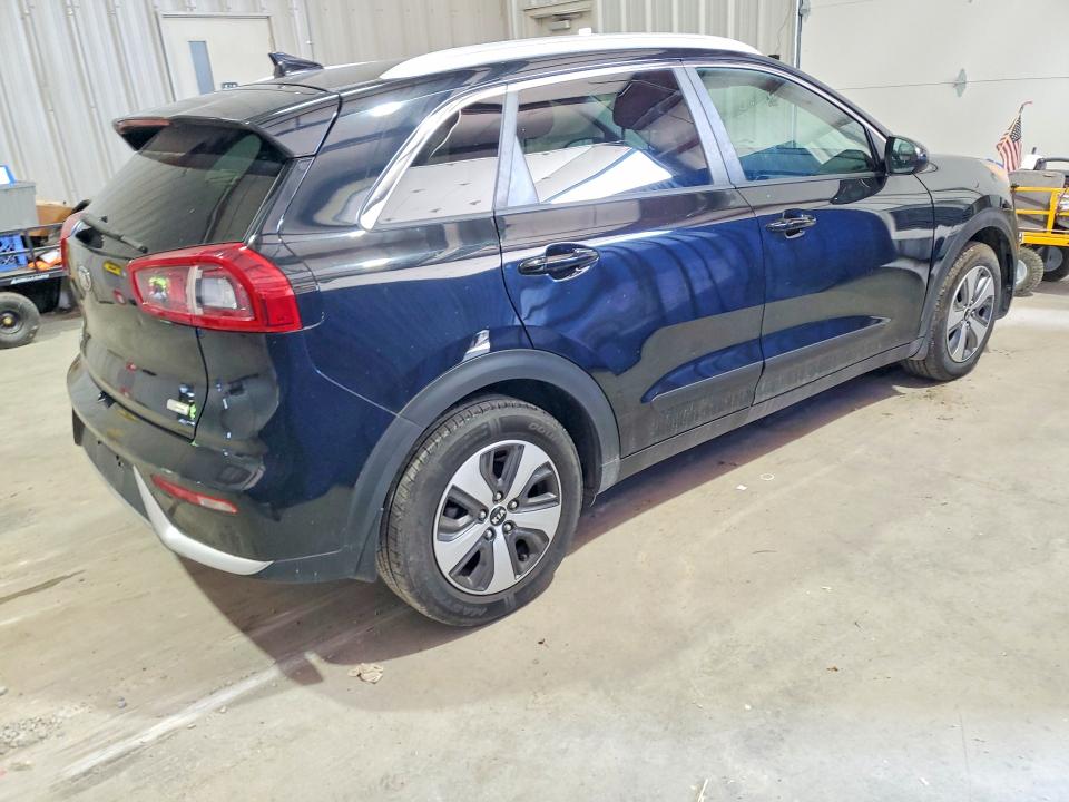 58697556 :رقم المزاد ، KNDCB3LC7H5049144 vin ، 2017 Kia Niro مزاد بيع