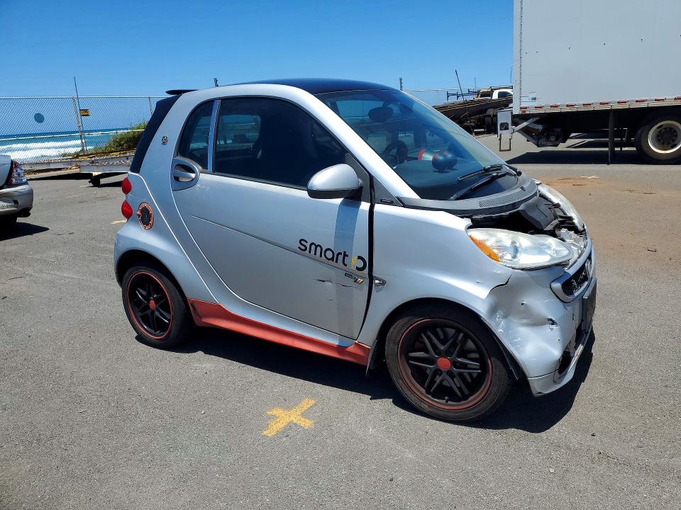 57528936 :رقم المزاد ، WMEEJ3BA5DK683402 vin ، 2013 Smart Fortwo مزاد بيع
