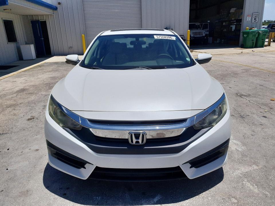 57558396 :رقم المزاد ، 19XFC2F71JE005878 vin ، 2018 Honda Civic مزاد بيع