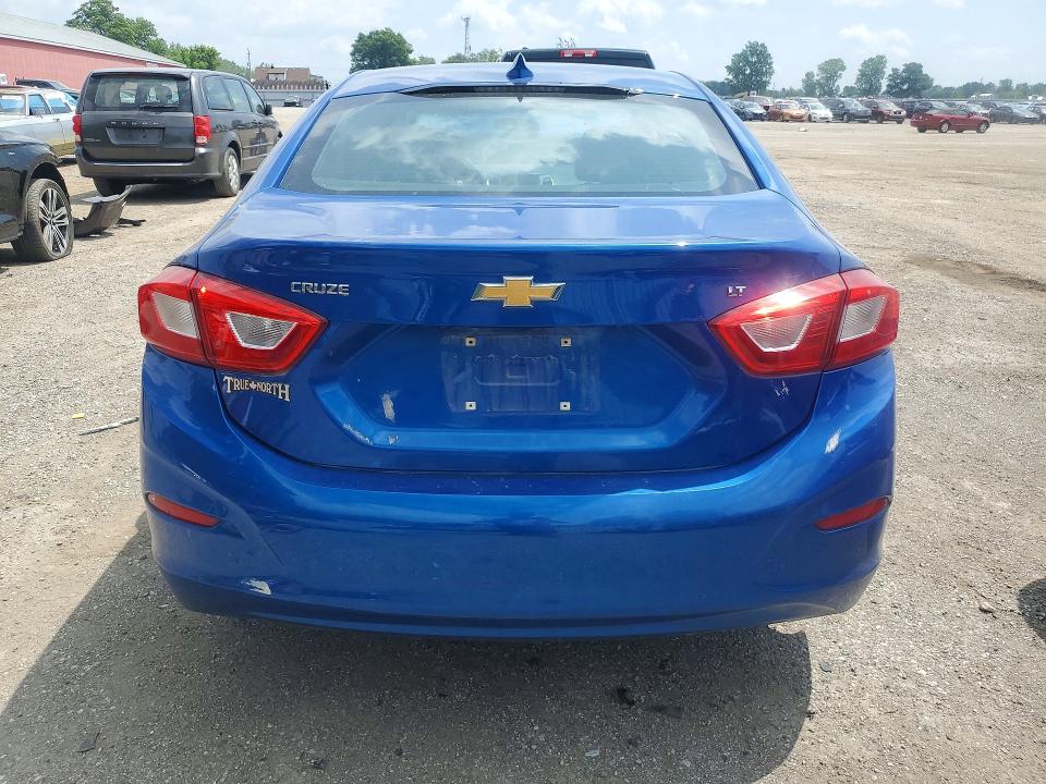 59322766 :رقم المزاد ، 1G1BE5SM0J7117053 vin ، 2018 Chevrolet Cruze مزاد بيع