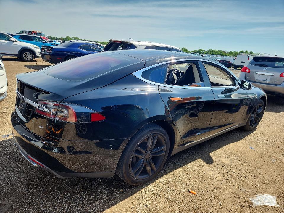 2015 Tesla Model S მანქანა იყიდება აუქციონზე, vin: 5YJSA1H18FF080201, აუქციონის ნომერი: 56804136