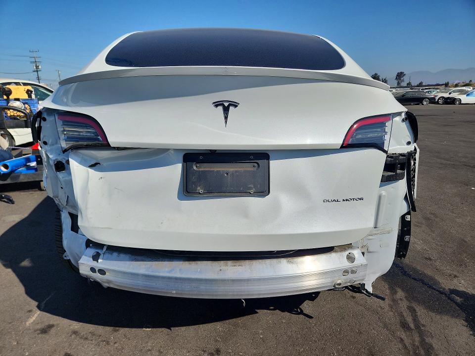 56995346 :رقم المزاد ، 5YJYGDEE7MF202643 vin ، 2021 Tesla Model Y مزاد بيع