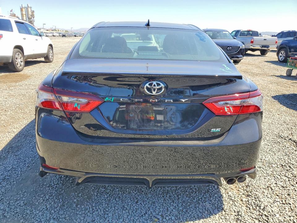 59103036 :رقم المزاد ، 4T1G11AK6MU422916 vin ، 2021 Toyota Camry مزاد بيع