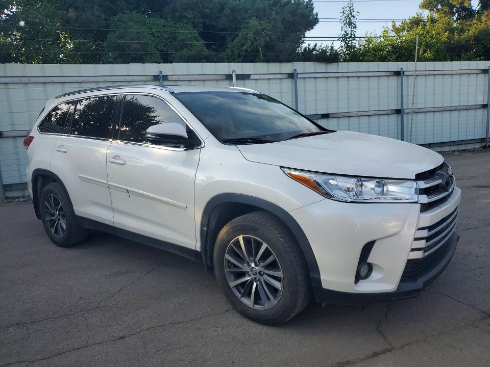 2019 Toyota Highlander მანქანა იყიდება აუქციონზე, vin: 5TDJZRFH3KS582736, აუქციონის ნომერი: 56459146