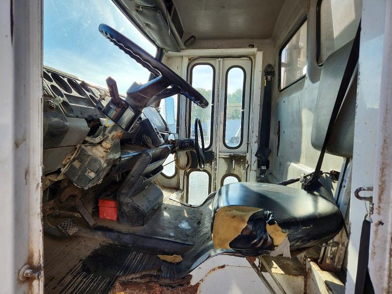 Продажа на аукционе авто 1998 Freightliner Fl70, vin: 1FV6HLBB9WH888104, номер лота: 55913576