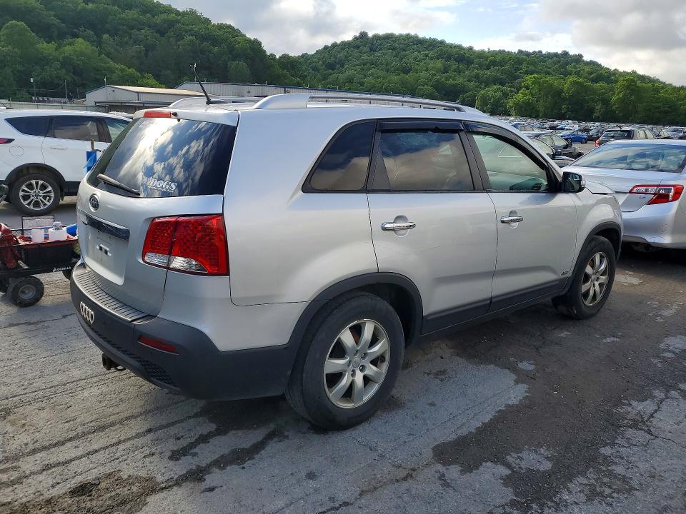 2013 Kia Sorento მანქანა იყიდება აუქციონზე, vin: 5XYKTCA64DG343057, აუქციონის ნომერი: 57327636