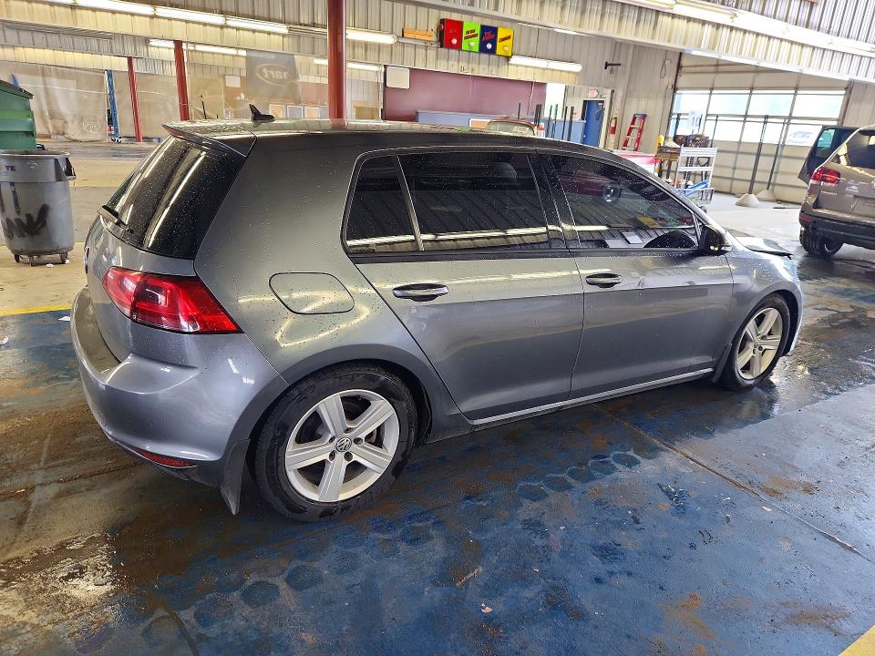 56343756 :رقم المزاد ، 3VW217AU5HM025546 vin ، 2017 Volkswagen Golf مزاد بيع