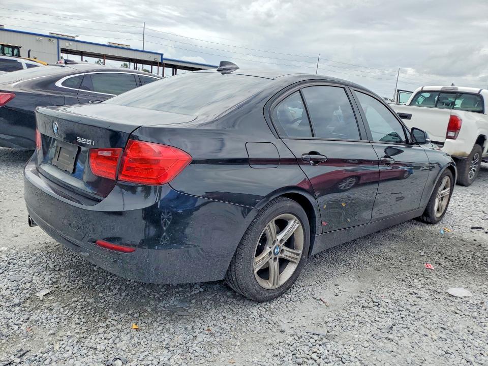 55605626 :رقم المزاد ، WBA3A5G55DNP22000 vin ، 2013 Bmw 328 مزاد بيع