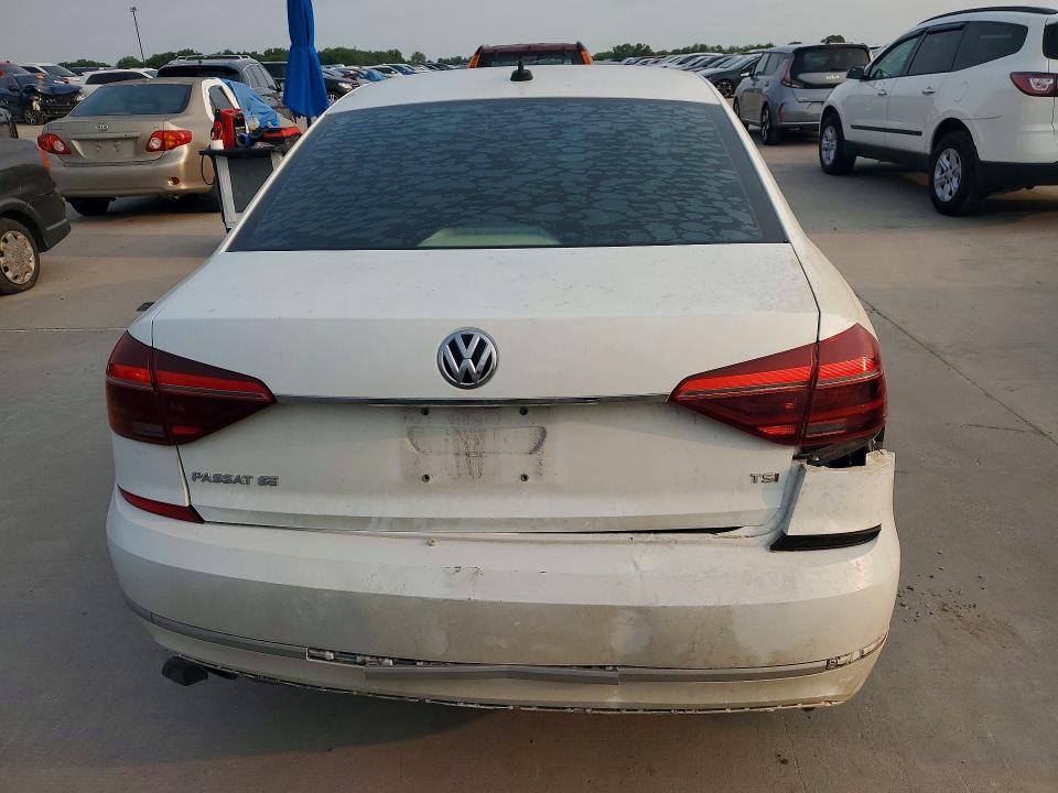 58611446 :رقم المزاد ، 1VWBA7A33JC002703 vin ، 2018 Volkswagen Passat مزاد بيع